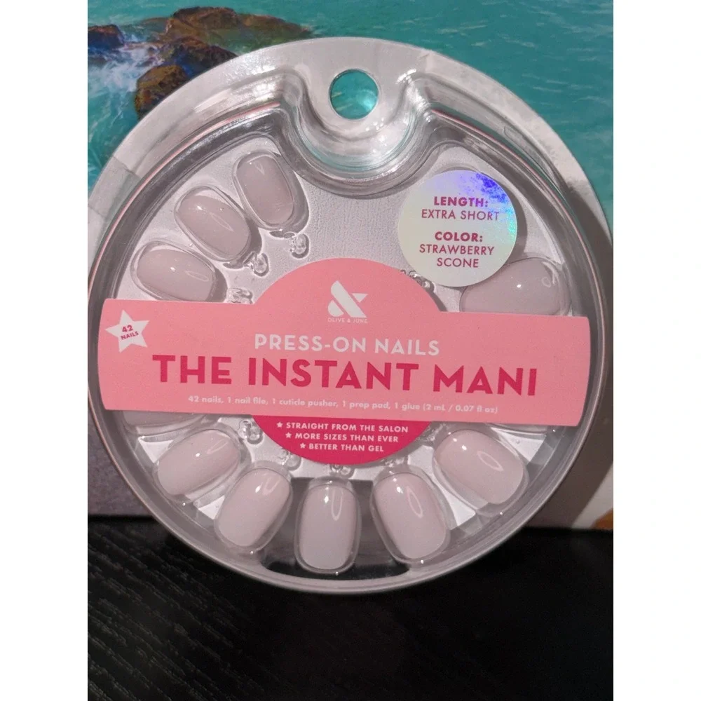 Olive & June Instant Mani Press-On Nails Strawberry Scone XShort Round Ltd Ed